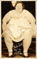 1934 New York, Baby Ruth age 19, weight 702 lbs., circus attraction / Ruth baba, 19 évesen 318 kg, cirkuszi mutatvány. photo (fl)