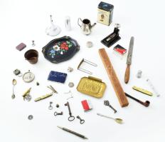 Vegyes bolhapia tétel régi bicskák, öngyújtók, kulcsok, egyéb kisebb nagyon tárgyak