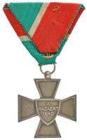 1940. "Nemzetvédelmi Kereszt" ezüstözött bronz kitüntetés mellszalagon T:AU helyenként kop...