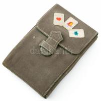 Két francia kártya pakli szövet kártyatartóban