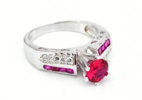 Ezüst(Ag) gyűrű színes kövekkel, jelzett, méret: 57, bruttó: 4,8 g