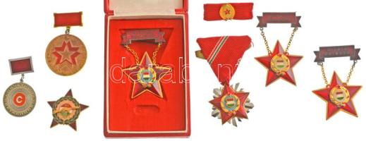 Vegyes 8db-os szocialista kitüntetés és jelvény tétel, nagyrészt magyar, valamint két szovjet textiliparhoz kapcsolódó darab. Közte 1966. "Szocialista Hazáért Érdemrend" valamint egy "Munka Érdemrend" arany fokozatának szalagsávja T:AU,XF