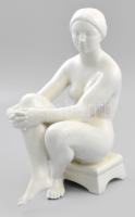 Pátzay Pál (1896-1979): Női akt. Fehér mázas porcelán. Jelzett, hibátlan. m: 28 cm