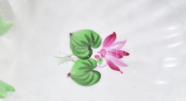 Herendi négy darab levél formájú csésze, 11 cm, + levél formájú nagyobb tál 17x13 cm Kézzel festett,...