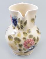 cca 1890 Zsolnay kiskancsó. Magastüzű, aranykontúrozott virágmintákkal festett finomfajansz. Jelzett...