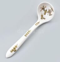 Zsolnay aranyhal mintás szószkínáló tál kanállal. cca 1885, magastüzű mázakkal festett finomfajansz,...