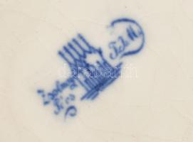 cca 1878-1890 Pillangó és virágmintával festett alátét, családi pecséttel jelölve. Mázrepedéssel, ki...