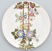 cca 1880 létrát körülfonó virágmintával festett dísztányér, sorszámmal jelzett, minimális kopással, d: 21 cm