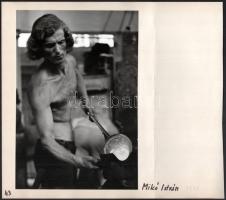 1975 Mikó István budapesti fotóművész alkotásai, albumlapra felragasztva, 2 db vintage fotó, ezüst z...