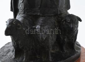 Beszédes János László (1874-1922): Juhász a nyájjal című szobrának utánöntése, Fointho jelzéssel ell...