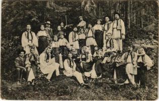 1908 Gyergyói-havasok, Muntii Giurgeu (Gyergyószentmiklós, Gheorgheni); Romani din Giurgeu / Román népviselet / Romanian folklore (gyűrődés / crease)