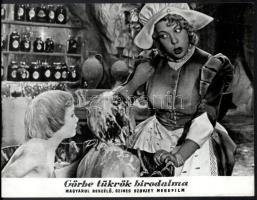 cca 1963 ,,Görbe tükrök birodalma" című szovjet film jelenetei és szereplői, 7 db vintage produ...