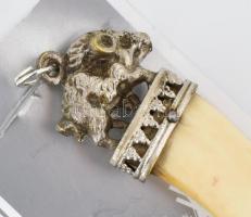 Vaddisznó agyar fém foglalatban medál, m: 6,5 cm