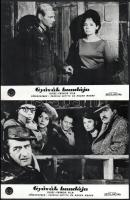 cca 1962 ,,Gyávák bandája" című olasz - francia film jelenetei és szereplői, 5 db vintage produkciós filmfotó ezüst zselatinos fotópapíron, a használatból eredő (esetleges) kisebb hibákkal, 18x24 cm