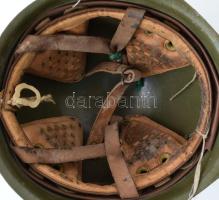 Régi katonai rohamsisak, korának megfelelő állapotban