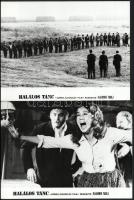 cca 1975 ,,Halálos tánc" című jugoszláv film jelenetei és szereplői, 13 db vintage produkciós filmfotó ezüst zselatinos fotópapíron, a használatból eredő (esetleges) kisebb hibákkal, 18x24 cm