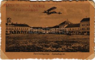 Sepsiszentgyörgy, Sfantu Gheorghe; Piata Regina Maria / Fő tér felett egy repülőgép. Vayna testvérek kiadása / aircraft above the main square (EK)