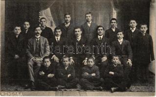 Zsombolya, Hatzfeld, Jimbolia; fiatal üzletemberek csoportja / group of young businessmen