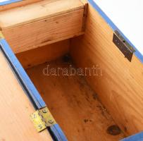 1939, Keresztelőláda. Festett fa, virágmintákkal és nemzeti színekkel festett, kulcs nélkül, tetején...