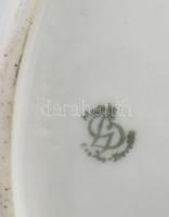 4 darab antik fehér porcelán pecsenyés tál, klf jelzésekkel, domború díszítéssel, közte Zsolnay, köz...