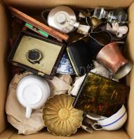 Vegyes bolhapiac tétel, benne porcelán (Herendi is) üveg, egyéb kisebb nagyobb tágyak