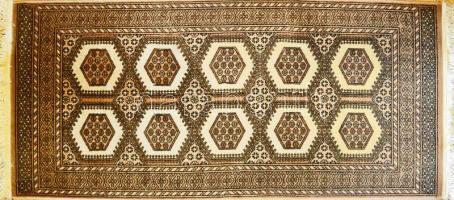 Pakisztáni gépi perzsa szőnyeg jó állapotban 95x210 cm
