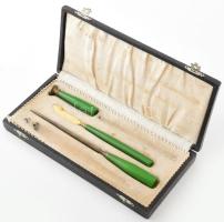 Antik íróasztal-készlet, benne levélbontó és vésett, monogramos pecsétnyomó, réz fejjel. Hiányos. Er...