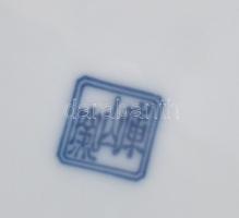 Virágmintás, kék-zöld színű kínai porcelán dísztányér, hullámos peremmel. Máz alatti festéssel, jelz...