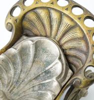 Antik, szekér formájú dohányzó készlet. Masszív bronz öntvény, a fedele ón pótlással. Hiányos: a koc...