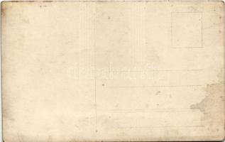 SMS Balaton osztrák-magyar Tátra-osztályú romboló matrózai az SMS GIUSEPPE GARIBALDI zsákmányolt men...