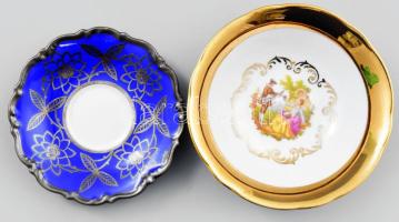 2 darab német porcelán tálka, egyik historizáló jelenettel, jelzett, kopással, d: 12-13 cm