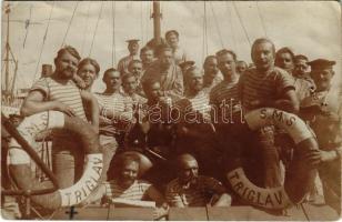 1914 SMS TRIGLAV Osztrák-magyar Haditengerészet Tátra osztályú romboló matrózai a mentőövekkel / K.u.K. Kriegsmarine Matrosen / Austro-Hungarian Navy destroyer SMS Triglav, mariners on deck. photo (EK)