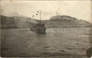 1915 Pelagosa, Palagruza; SMS ORJEN Osztrák-magyar Haditengerészet Tátra osztályú rombolója tüzelés közben / K.u.K. Kriegsmarine / Austro-Hungarian Navy destroyer SMS Orjen firing her guns. photo (fl)