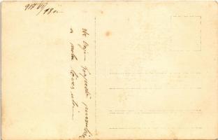 1917 SMS ORJEN Osztrák-magyar Haditengerészet Tátra osztályú romboló matrózai pucolják a torpedót a ...