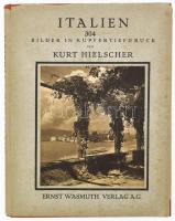 Hielscher, Kurt: Italien. Baukunst und Landschaft. Geleitwort von Wilhelm von Bode. Berlin-Wien-Zürich, 1929, Ernst Wasmuth A.G., XIV+(2)+304 p. Rendkívül gazdag egészoldalas képanyaggal illusztrálva. Német nyelven. Kiadói aranyozott egészvászon-kötés, kissé sérült kiadói papír védőborítóban.