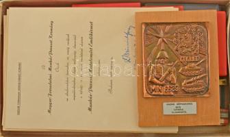 13db-os szocialista kitüntetés-tétel, mindegyik eredeti tokban, adományozói okiratokkal és igazoláso...