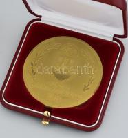 3 darab olimpiai relikvia, Budapest I. kerület ajándéka a kerület olimpiai bajnokainak: póló, bögre,...