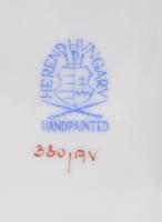 Herend zöld Apponyi mintás kínáló. Pereménél plasztikus, fonott mintát idéző díszítéssel, kézzel fes...