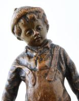 Julius Schmidt-Felling (1835-1920): Fiú macskával. Öntött patinázott bronz, jelzett, márvány talapza...