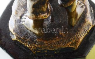 Julius Schmidt-Felling (1835-1920): Fiú macskával. Öntött patinázott bronz, jelzett, márvány talapza...