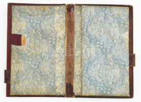 Antik keményfedeles noteszborító, fa- és gyöngyházberakással díszítve, kissé sérült, 13,5x9 cm