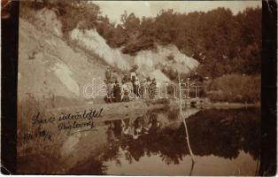 1903 Szováta, Sovata; Vörös-tó a kiálló sósziklákkal, kirándulókkal / lake, salt rocks with tourists. photo (EK)