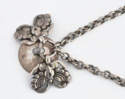 Ezüst(Ag) tradicionális mongol dohányzókészlet (hiányos), 2 db + 3 db dísz láncon, nettó: 159,8 g