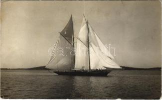 SMS SEN az Osztrák-Magyar Haditengerészeti szkúner (goelett) / K.u.K. Kriegsmarine S.M.S. Sen / Austro-Hungarian Navy two-masted schooner. Phot. Alois Beer, Schrinner 1913. (fl)