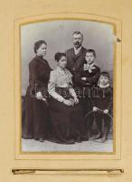 cca 1875-1915 Családi fotóalbum, összesen kb. 60 db keményhátú fotóval (vizitkártyák, kabinetfotók),...