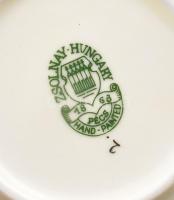 Porcelán tétel: 2 db Zsolnay tányérka. d: 8 cm + egy jelzett porcelán baba, szemén minimális lepatta...