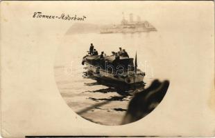 Osztrák-Magyar Haditengerészeti 8 tonnás motorcsónak matrózokkal / K.u.K. Kriegsmarine 8 Tonnen Motorboot / Austro-Hungarian Navy motor boat with mariners. photo (EK)