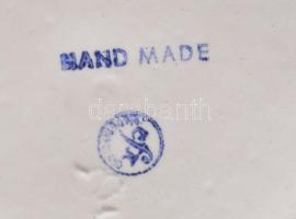 Áttört porcelán bonbonniere. Kézzel festett, jelzett, virágokon kis lepattanásokkal d: 13 cm