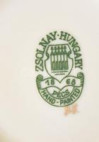 Vegyes tétel: 2 db Zsolnay tálka d: 8,5 cm + műgyanta szobor sérüléssel 21 cm