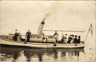 1911 Gőzbárka kirándulás / Steam barge trip. Erich Bährendt Abbazia photo (Rb)